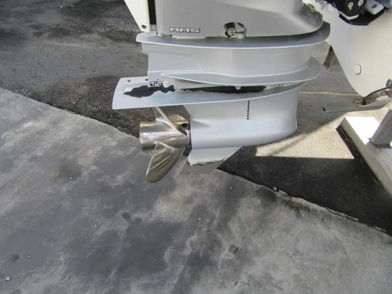 2019 Boston Whaler 230 Vantage