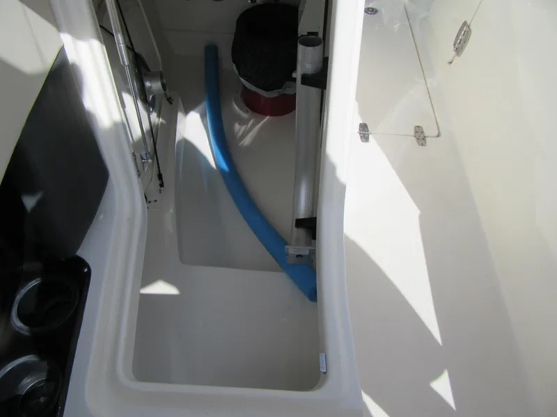 2019 Boston Whaler 230 Vantage