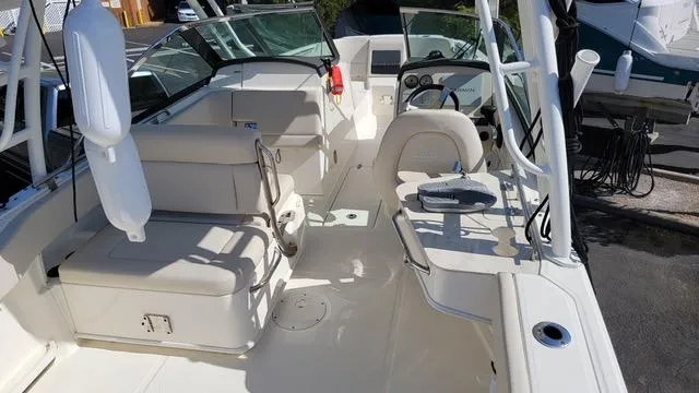 2019 Boston Whaler 230 Vantage