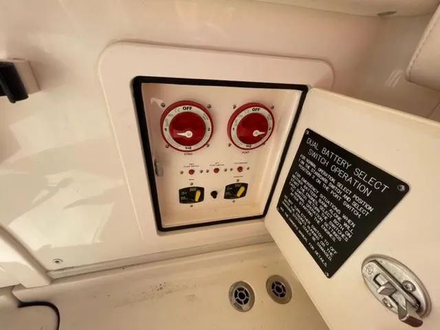 Grady-White 300 Marlin 2017 dual battery select switch panel.