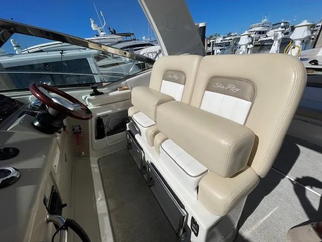 2012 Sea Ray Sundancer 370