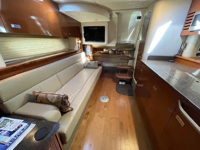 2012 Sea Ray Sundancer 370