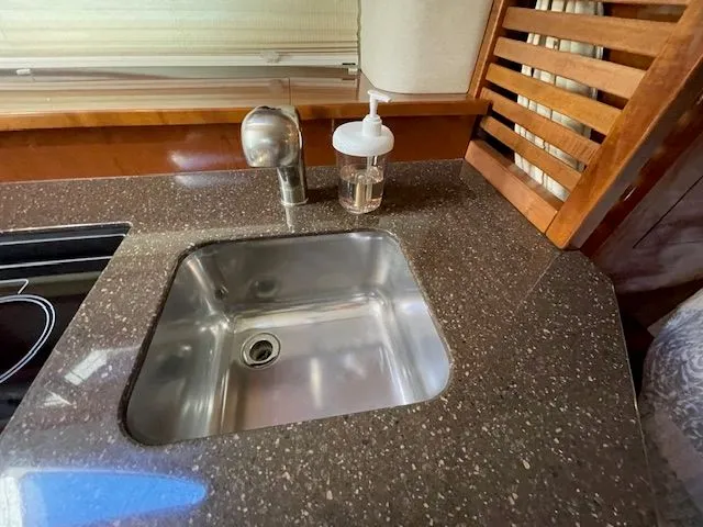 2012 Sea Ray Sundancer 370