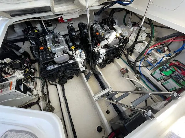 2012 Sea Ray Sundancer 370