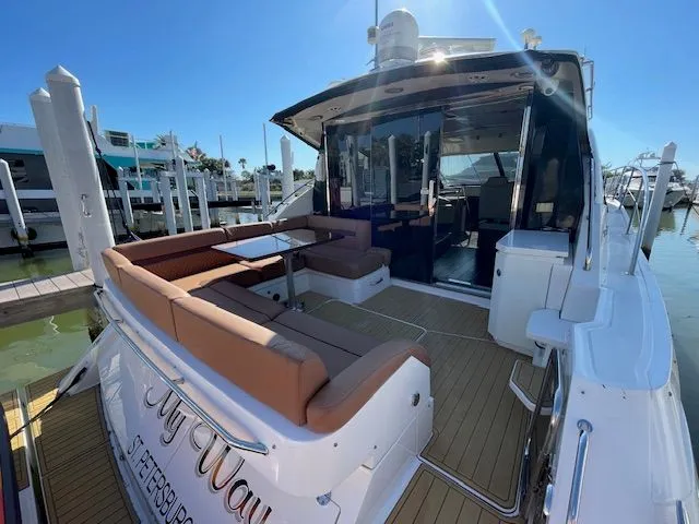 2016 Sea Ray 510 DA yacht with spacious deck area.