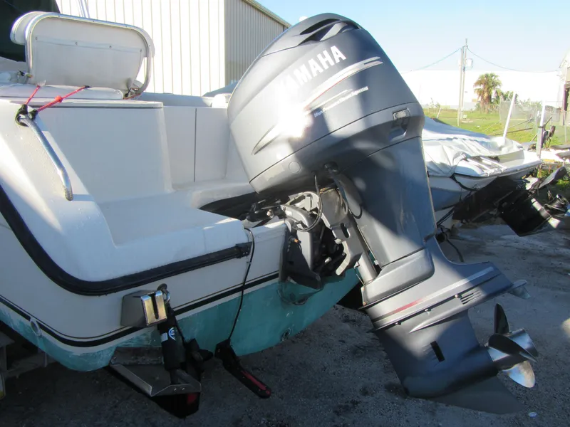 2000 Pursuit 2270