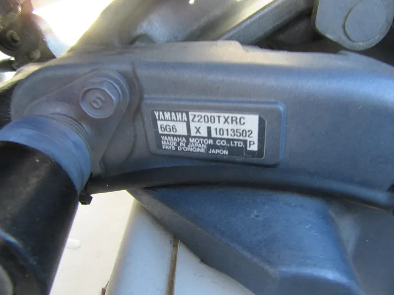 2000 Pursuit 2270