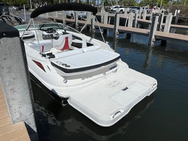 2015 Sea Ray 240 SUN DECK