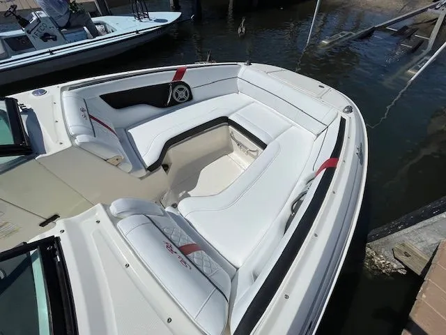 2015 Sea Ray 240 SUN DECK
