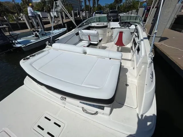 2015 Sea Ray 240 SUN DECK