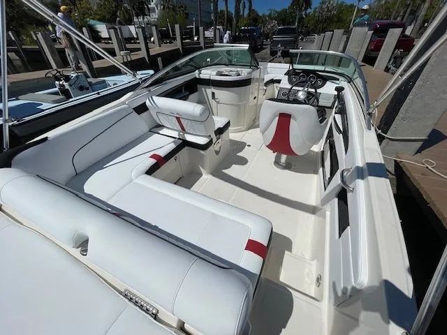 2015 Sea Ray 240 SUN DECK