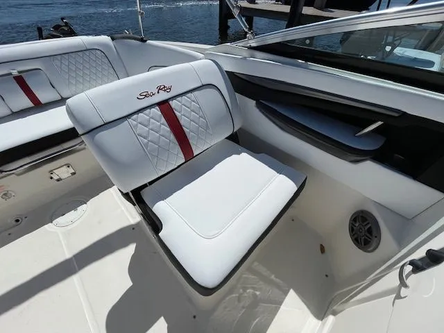 2015 Sea Ray 240 SUN DECK