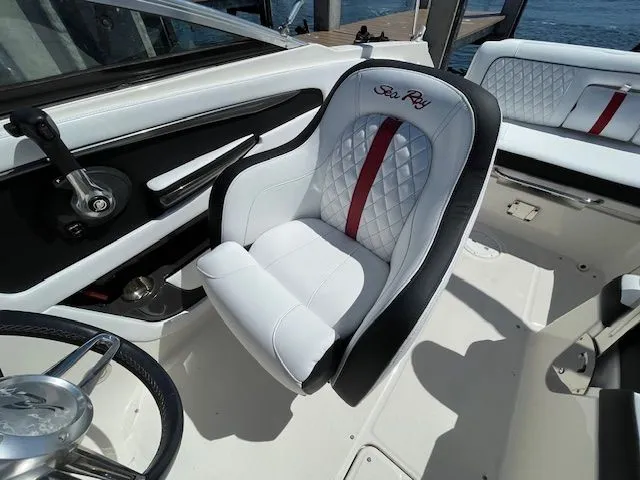 2015 Sea Ray 240 SUN DECK