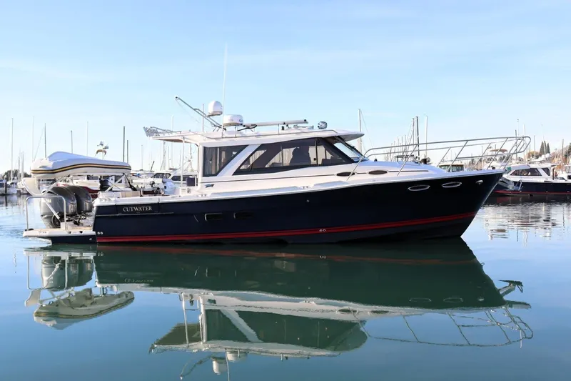 2022 Cutwater C-32 Coupe LE