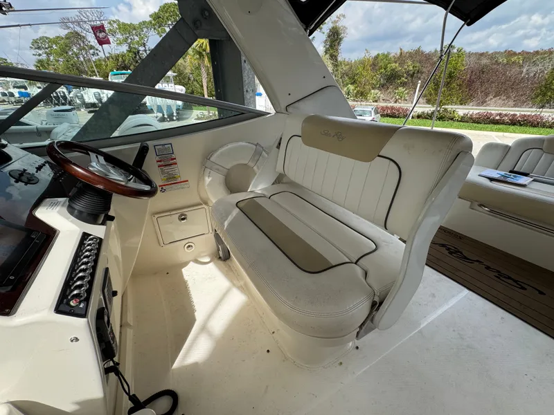 2010 Sea Ray Sundancer 310