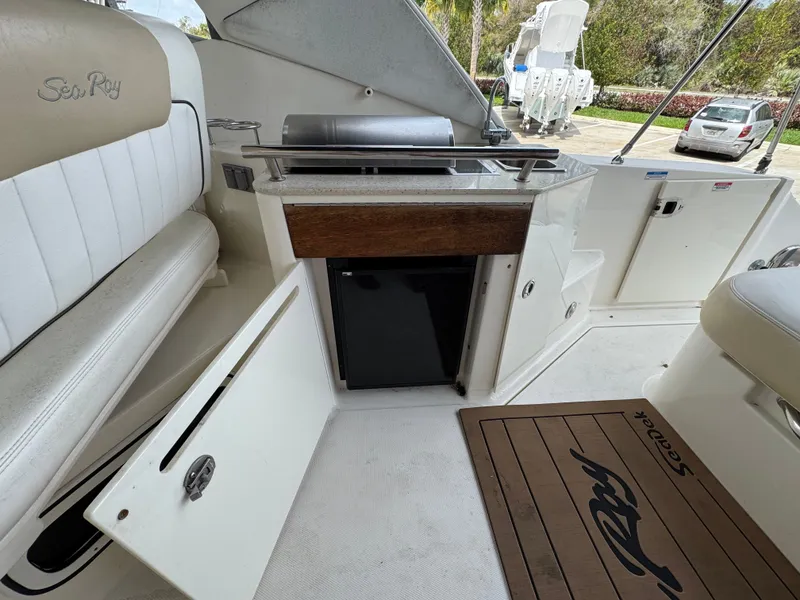 2010 Sea Ray Sundancer 310