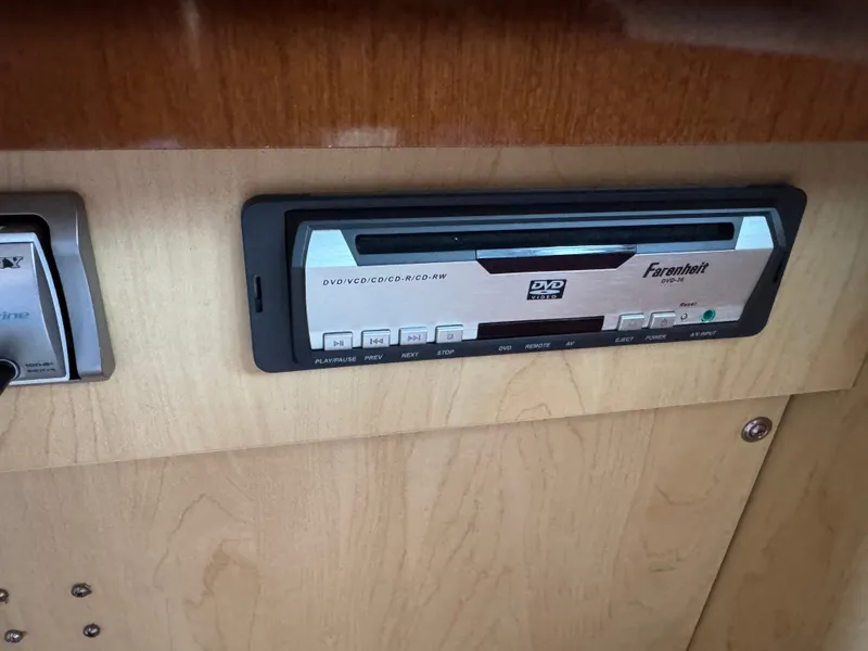 2010 Sea Ray Sundancer 310