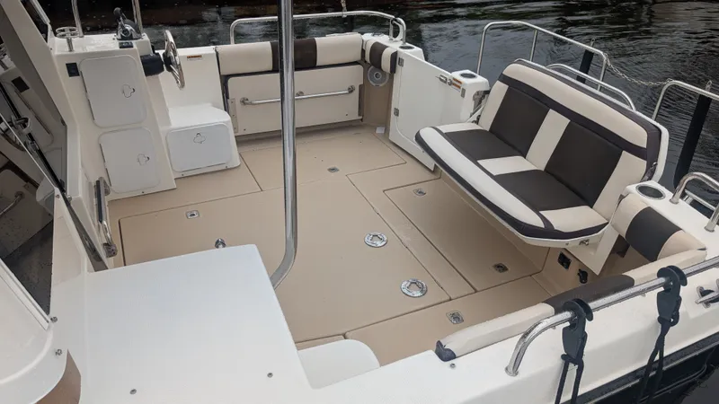 2015 Ranger Tugs R-29S LE