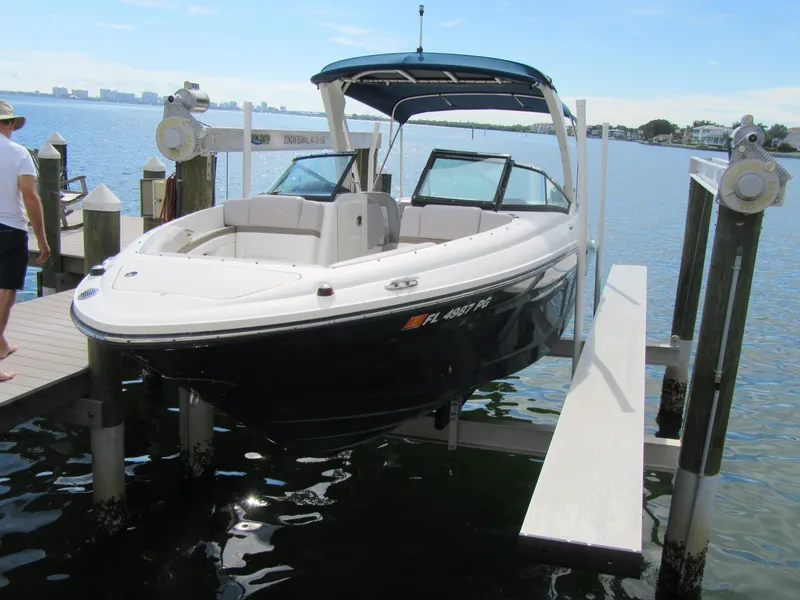 2011 Sea Ray SLX 250