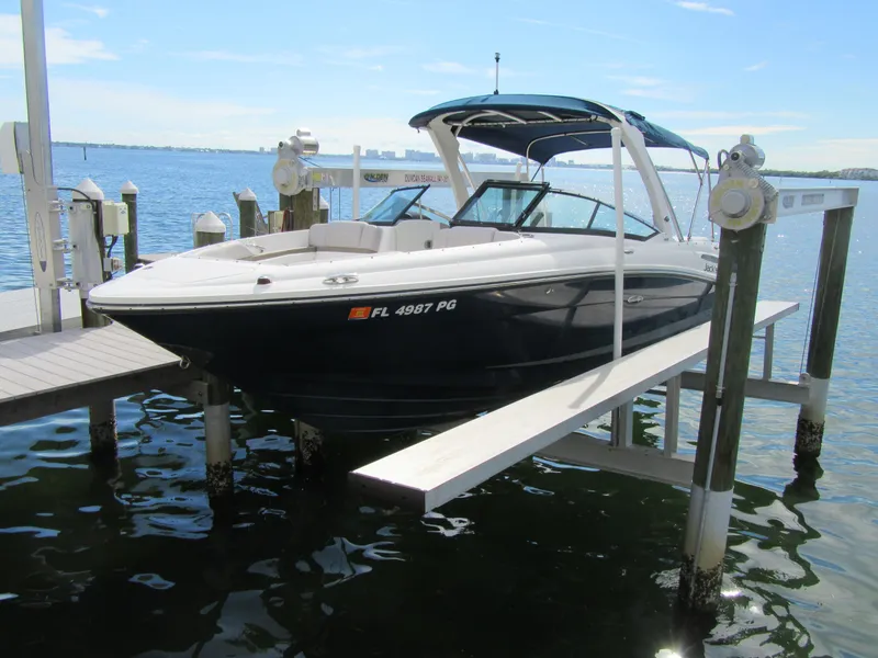 2011 Sea Ray SLX 250