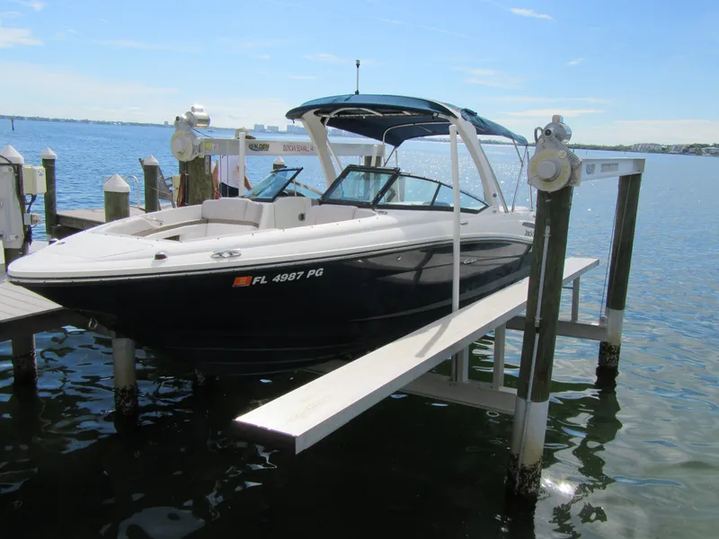 2011 Sea Ray SLX 250