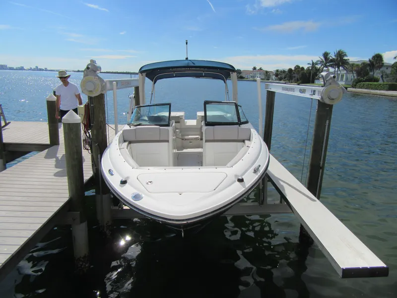 2011 Sea Ray SLX 250