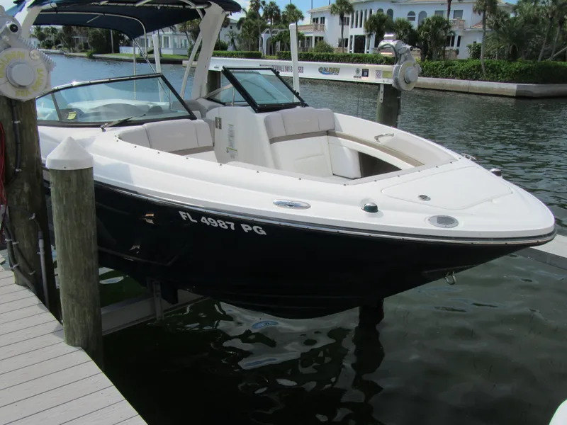 2011 Sea Ray SLX 250