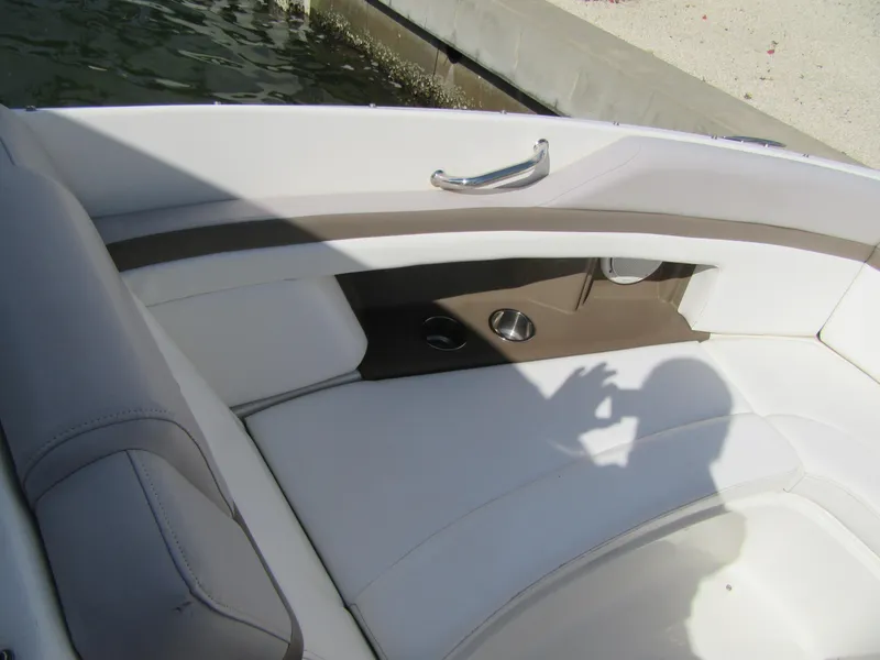 2011 Sea Ray SLX 250