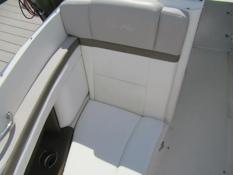 2011 Sea Ray SLX 250