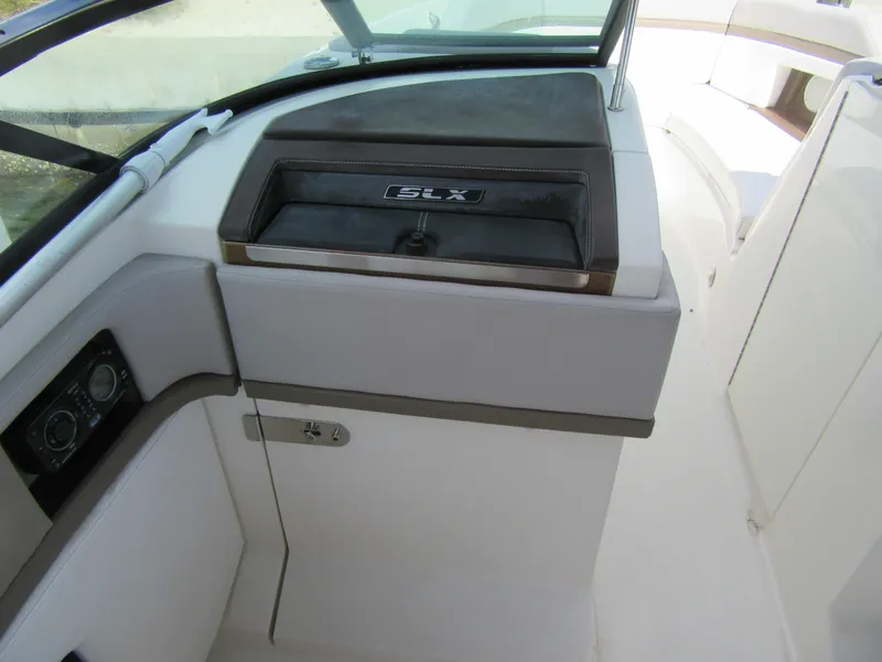 2011 Sea Ray SLX 250