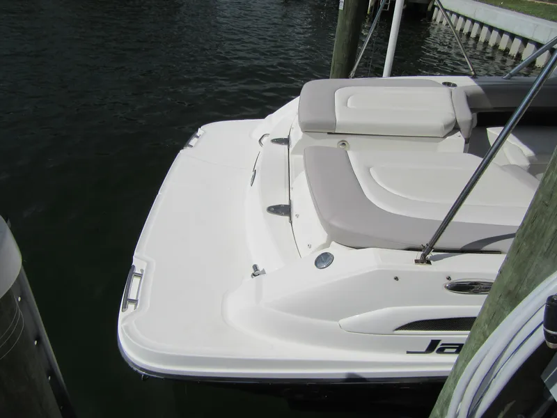 2011 Sea Ray SLX 250