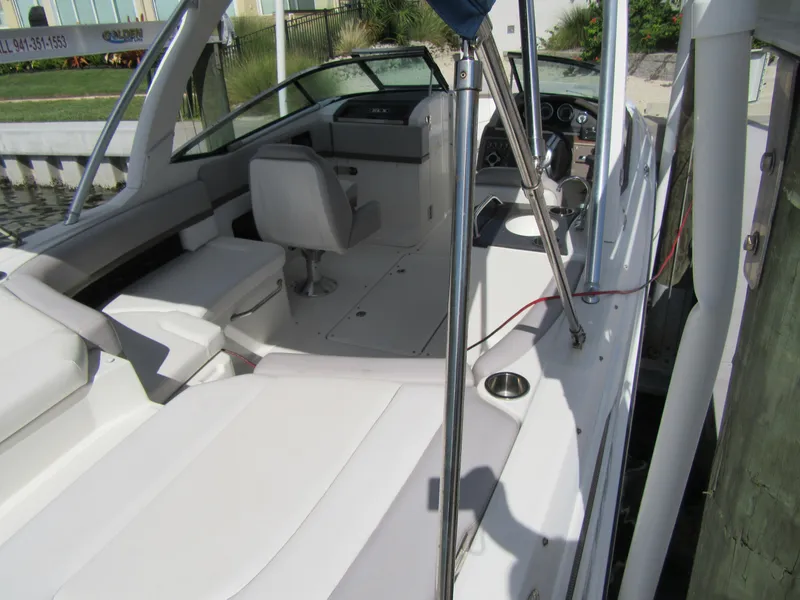2011 Sea Ray SLX 250