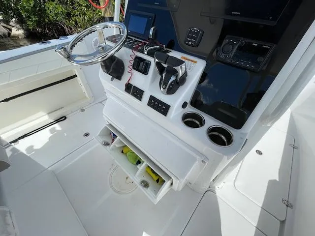 2022 Century 2900 Center Console