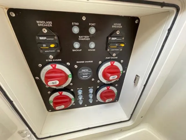2022 Century 2900 Center Console