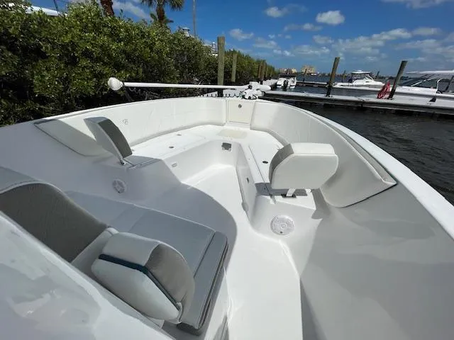 2022 Century 2900 Center Console