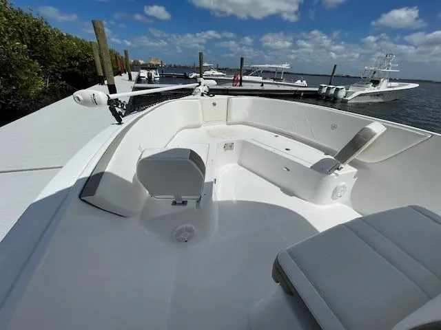2022 Century 2900 Center Console
