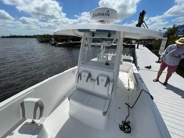 2022 Century 2900 Center Console