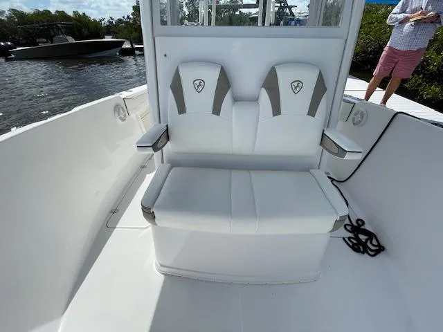 2022 Century 2900 Center Console