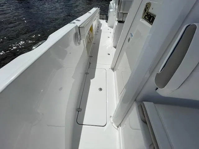 2022 Century 2900 Center Console