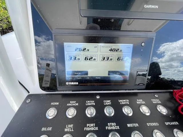 2022 Century 2900 Center Console