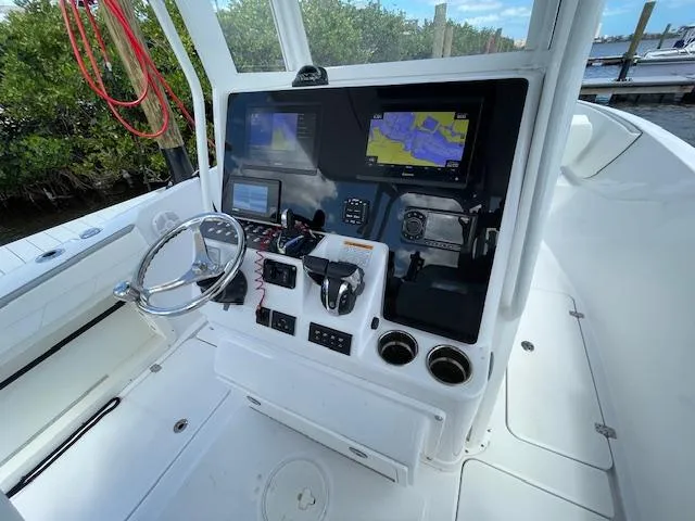 2022 Century 2900 Center Console