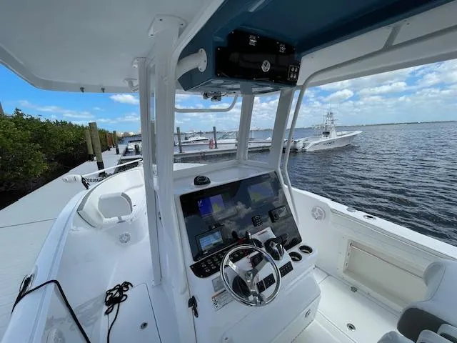 2022 Century 2900 Center Console