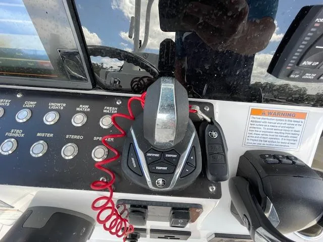 2022 Century 2900 Center Console