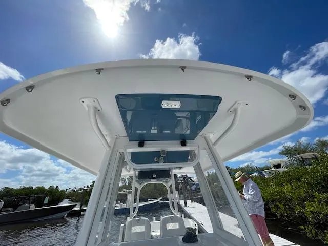 2022 Century 2900 Center Console