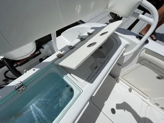 2022 Century 2900 Center Console