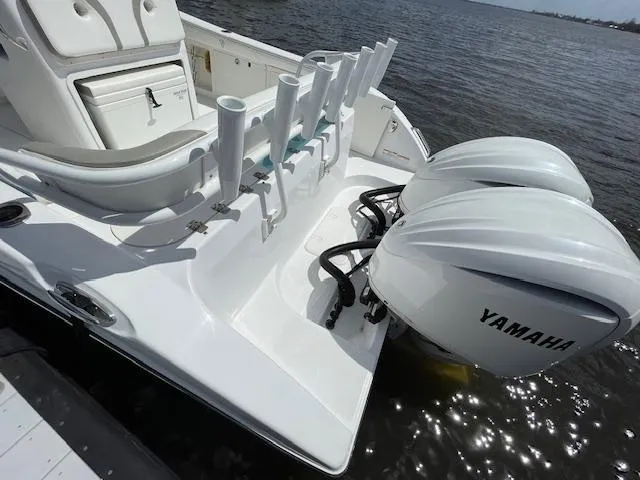 2022 Century 2900 Center Console