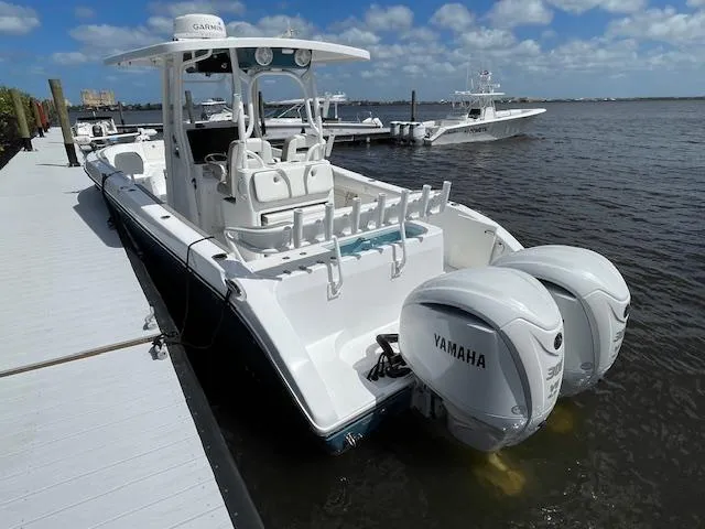 2022 Century 2900 Center Console