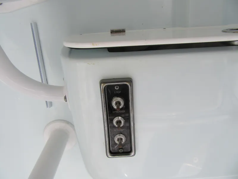 2017 Sportsman Open 232 Center Console