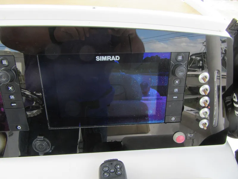 2017 Sportsman Open 232 Center Console