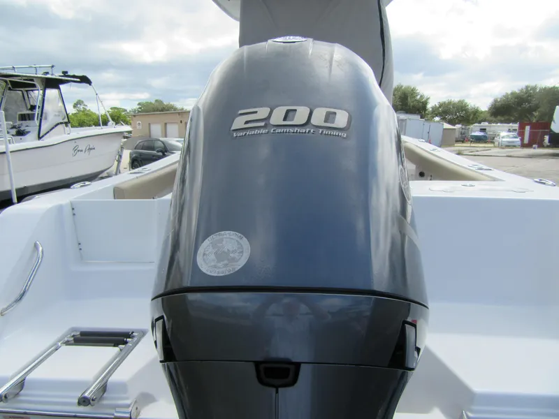 2017 Sportsman Open 232 Center Console